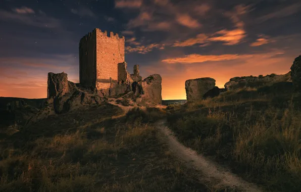 Закат, замок, тропинка
