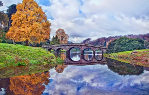 Картинка осень, небо, облака, деревья, мост, пруд, Англия, England, Wiltshire