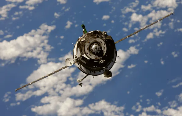 Картинка космос, антены, стыковочный узел, Союз-ТМА-01М