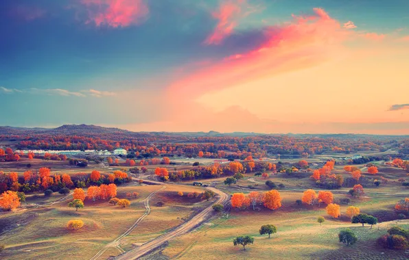 Картинка осень, небо, облака, деревья, закат, горы, дома, долина