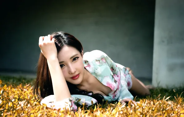 Картинка декольте, ножки, губки, восточная девушка