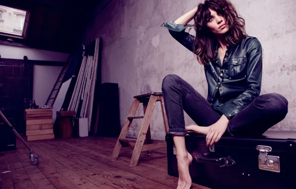 Взгляд, девушка, поза, чемодан, рубашка, Alexa Chung