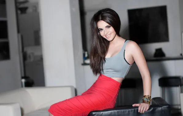 Картинка взгляд, девушка, поза, улыбка, брюнетка, красотка, Vanessa Marano