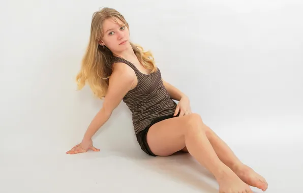 Картинка girl, shorts, model, blonde, cute, long-haired