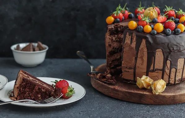 Ягоды, клубника, тарелка, торт, крем, физалис, кусок, шоколадный