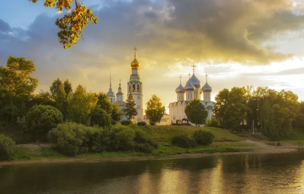 Небо, облака, свет, деревья, закат, река, берег, листва