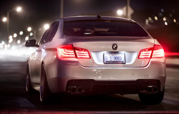 Картинка ночь, BMW, white, rear, F10, 5 Series, b1mmr