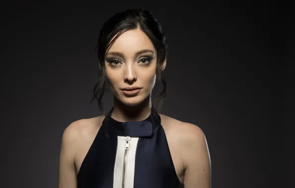 Взгляд, поза, макияж, актриса, фон темный, Emma Dumont, Эмма Дюмон