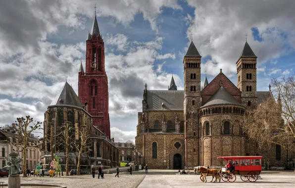 Картинка облака, площадь, башни, карета, Нидерланды, дворец, Maastricht