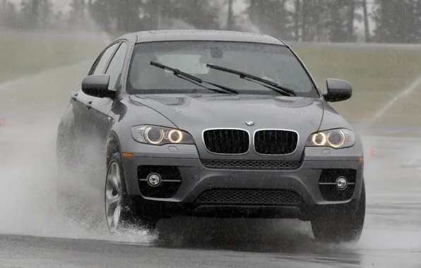 Картинка авто, брызги, движение, BMW, лужа