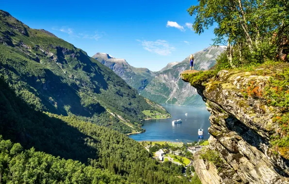 Картинка девушка, горы, скала, Норвегия, панорама, Norway, фьорд, Гейрангер-фьорд
