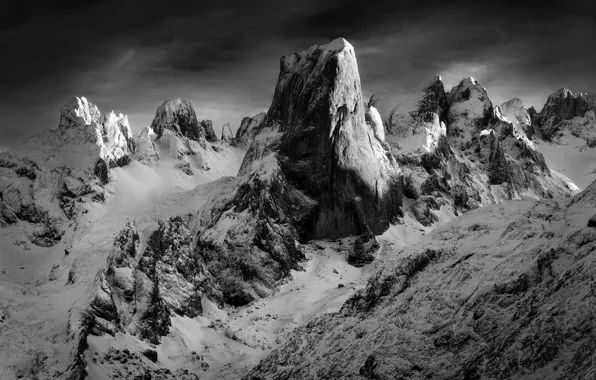 Картинка снег, горы, скалы, чб фотография