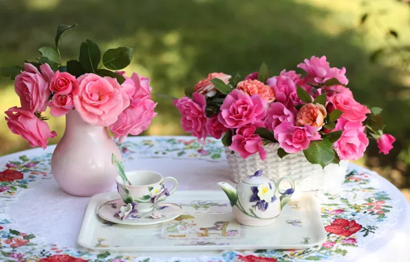 Розы, чайник, чашка, поднос, © Elena Di Guardo