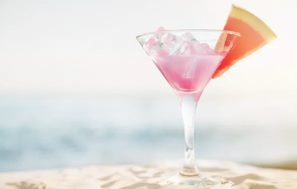 Картинка песок, море, пляж, лето, отдых, арбуз, коктейль, summer, beach, каникулы, fresh, sea, sand, drink, cocktail, …