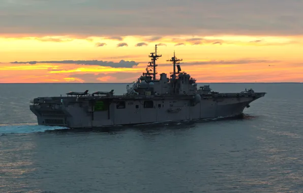 Картинка море, закат, вечер, истребители, палуба, самолёты, плавание, USS Wasp LHD1