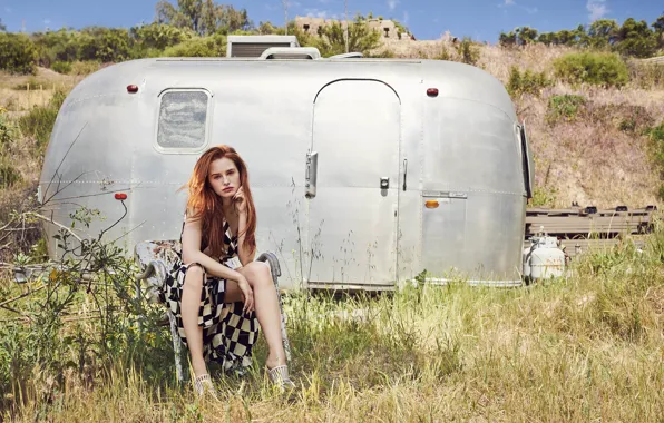 Картинка взгляд, девушка, природа, поза, Madelaine Petsch