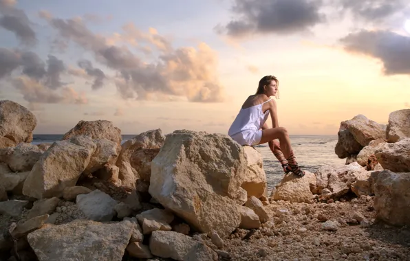 Картинка девушка, камни, берег