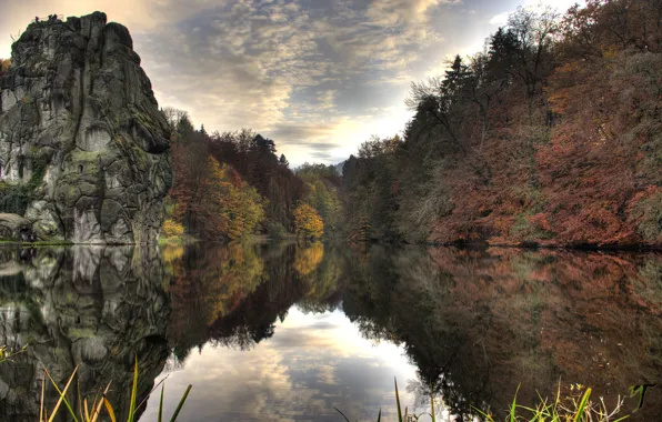 Картинка осень, вода, деревья, скала, озеро