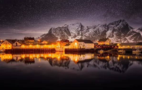 Картинка небо, звезды, горы, ночь, огни, Норвегия, север, посёлок