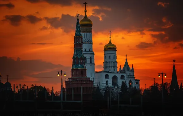 Картинка закат, город, башня, вечер, фонари, Москва, храм, Кремль