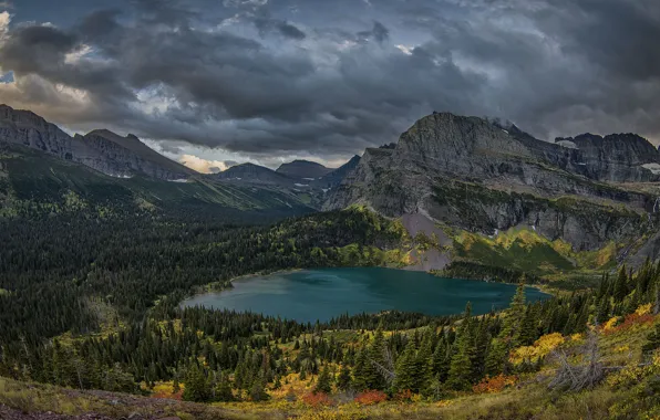 Небо, деревья, горы, тучи, озеро