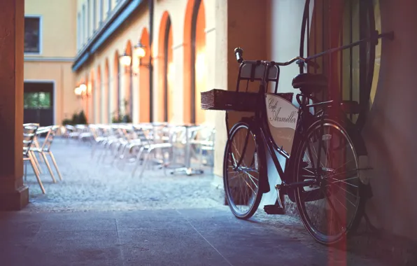 Картинка велосипед, город, кафе, дворик