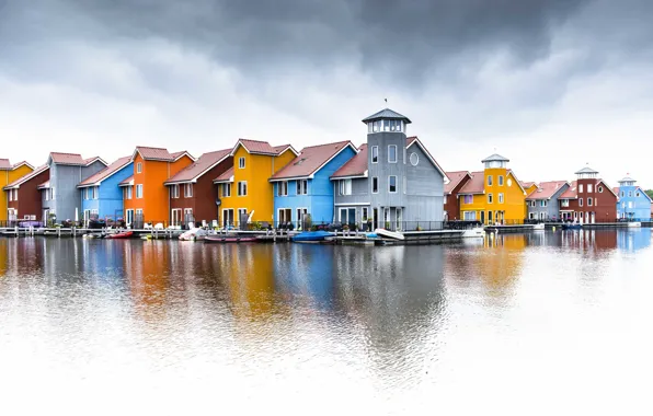 Небо, вода, город, дома