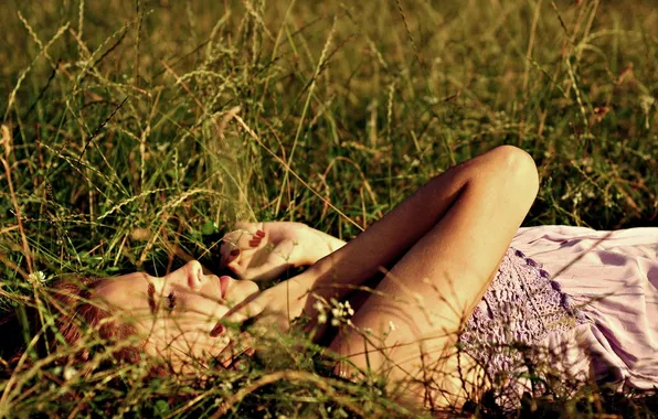 Картинка трава, мечта, девушка, природа, настроение, сон, лак, закрытые