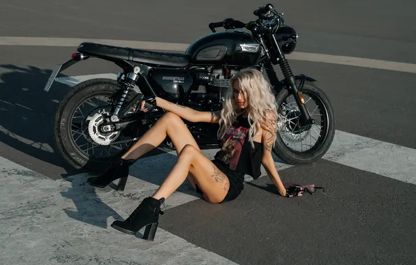 Девушка, поза, тату, блондинка, мотоцикл, ножки, длинные волосы, Triumph