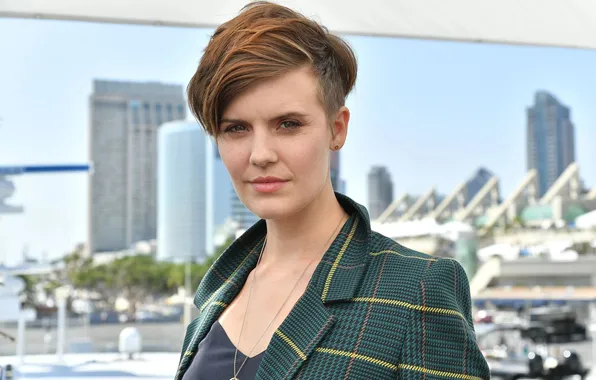 Взгляд, поза, актриса, Maggie Grace, Мэгги Грэйс, с короткой стрижкой, view, blonde
