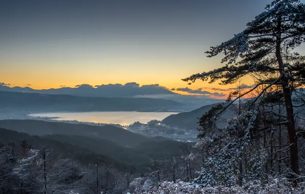 Картинка деревья, горы, озеро, восход, рассвет, утро, Япония, панорама