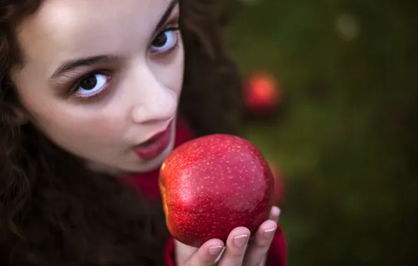 Взгляд, девушка, яблоко