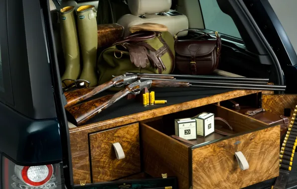 Картинка сапоги, перчатки, багажник, Range Rover, ружья, патроны, сумки, ренж ровер