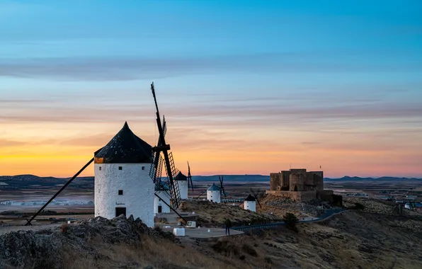 Замок, голубое небо, ветряные мельницы, ветряная мельница