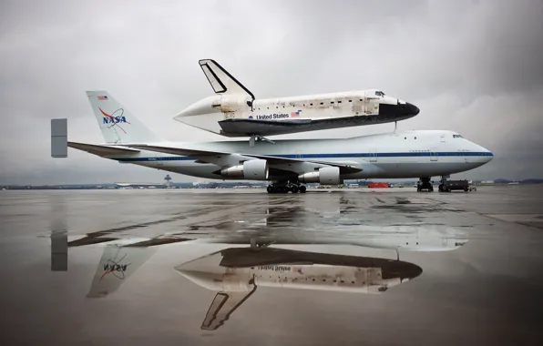Картинка отражение, лужа, Дискавери, самолёт, NASA, шатл, аэродром, наса