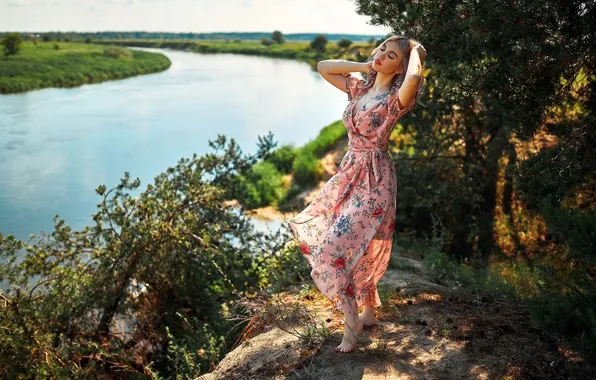 Девушка, деревья, природа, река, босиком, платье, холм, кусты