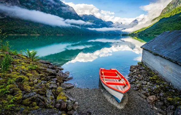 Картинка облака, пейзаж, горы, природа, берег, лодка, Норвегия, фьорд
