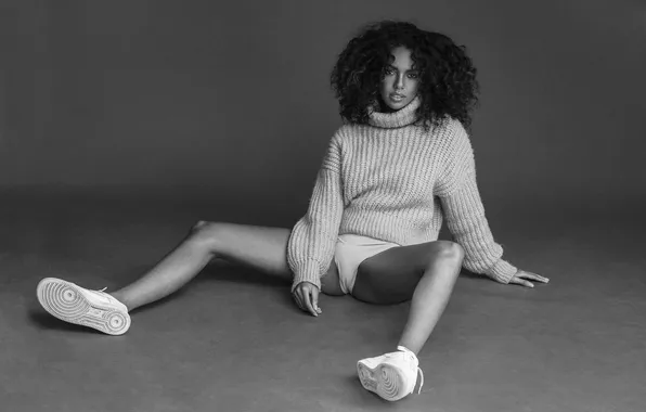 Картинка legs, woman, young, beautiful, model, long-haired, curly, sneakers