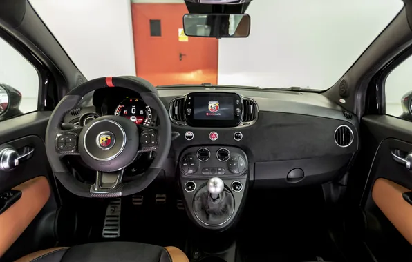 Интерьер, торпедо, Limited Edition, Abarth, салон автомобиля, 2025, Club Italia, Abarth 695 Club Italia