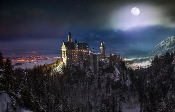 Ночь, луна, Замок Нойшванштайн, юго-западная Бавария, юг Германии