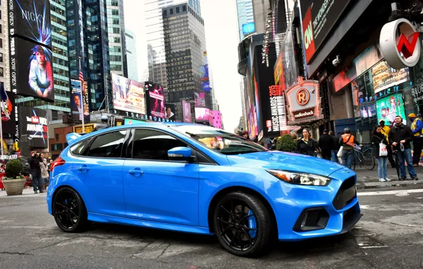 Картинка синий, город, люди, Ford, фокус, Focus, форд, US-spec