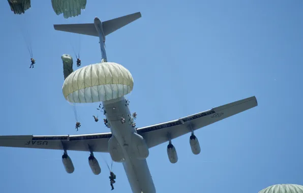 Картинка самолет, прыжок, военные, C-141B, десантирование