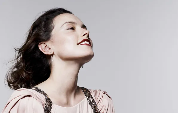 Фон, портрет, актриса, брюнетка, красотка, фотосессия, Elle, Daisy Ridley