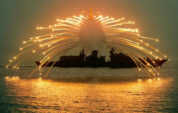 Море, корабль, вертолёт