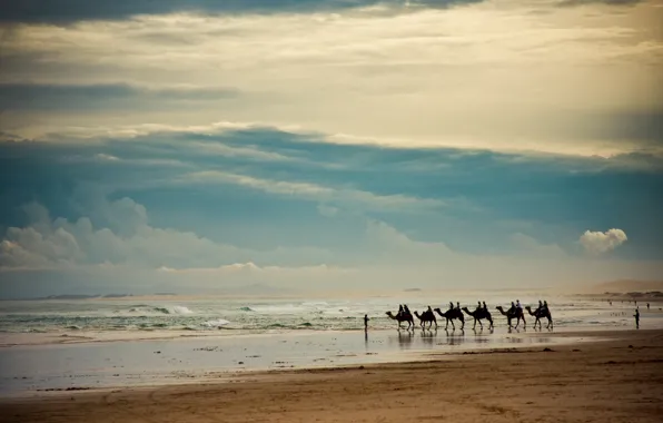 Картинка песок, море, волны, небо, пейзаж, тучи, люди, берег