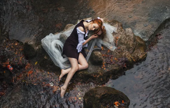 Картинка девушка, река, камни, настроение