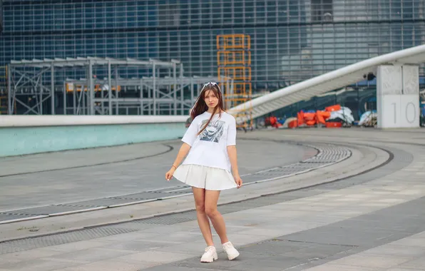 Картинка girl, cute, skirt, T-shirt, sneakers