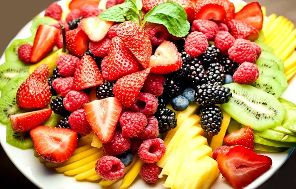 Картинка ягоды, малина, киви, черника, клубника, тарелка, фрукты, ежевика