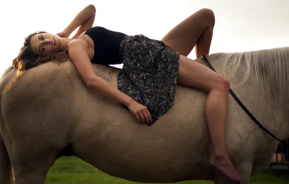 Model, horses, Brielle Scully