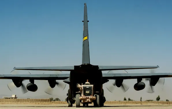 Картинка аэродром, Афганистан, военно-транспортный самолёт, C-130 Геркулес, погрузка техники, оперативная база Фарах, C-130H «Hercules»